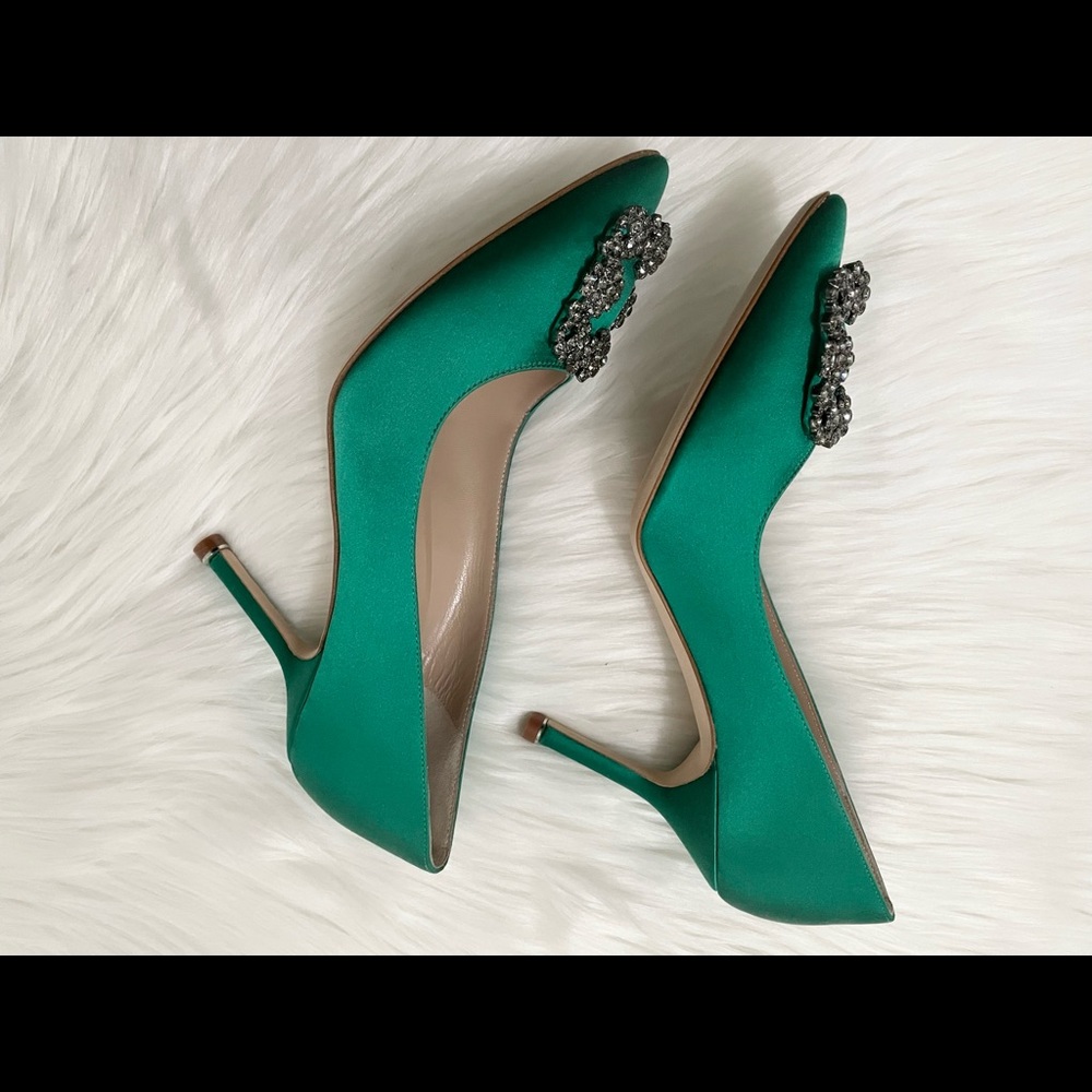 Manolo Blahnik Hangisi 90 Embellished Satin Pumps - Picture 7 of 10